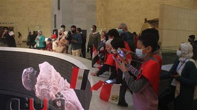 30 صورة ترصد انبهار زوار متحف الحضارة بالآثار المصرية