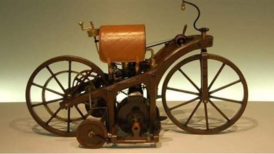 7 أنواع لـ محركات الموتوسيكلات بدأت بعجلة تحمل محرك نصف حصان