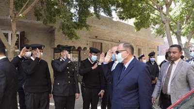 محافظ أسيوط يقدم العزاء لأسرة الشهيد العميد محمد عمار زناتي | فيديو