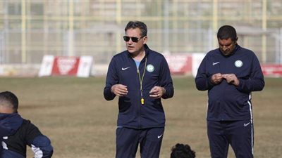 خالد جلال يحفز لاعبي البنك الأهلي قبل المران الجماعي