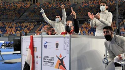 وزير الرياضة يهنئ شباب منتخب السلاح بذهبية بطولة العالم