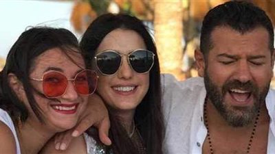 بعد هجومها على محمد رمضان بسبب «الملك».. تفاصيل تعنيف عمرو يوسف لشقيقته