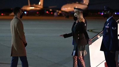 الجدل يحاصر الرئيس الأمريكي.. «جيل بايدن» تشعل تويتر بسبب ملابسها | صور