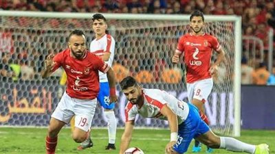 اتحاد الكرة يحل أزمة حكام مباراة القمة بين الأهلي والزمالك