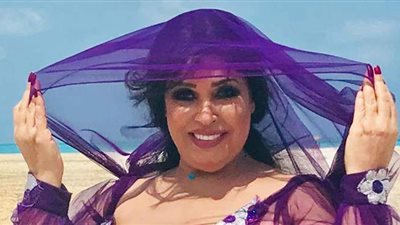 فيفي عبده تعلن تلقيها الجرعة الثانية من لقاح كورونا