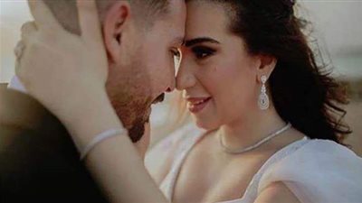 إلغاء المتابعة وحذف الصور وسيلة الفنانين لإعلان الانفصال.. آخرهم أسما شريف منير