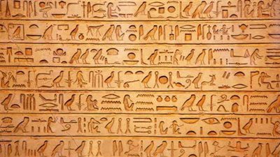 بحروف هيروغليفية أم عربية؟.. كل ما تريد معرفته عن تدريس اللغة الفرعونية بالمدارس