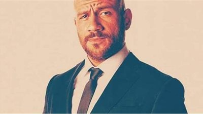 فنانون يتخلصون من 