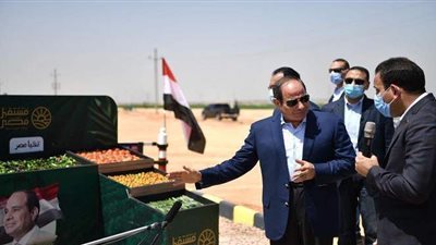 الصور الأولى لتفقد السيسي الحصاد الموسمي للمحاصيل الزراعية بمشروع 
