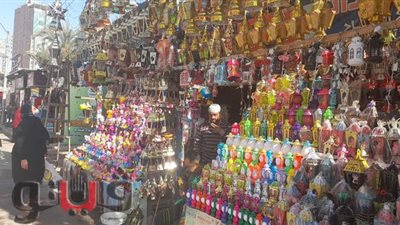 يبدأ من 5 جنيهات.. الفانوس المصري يتغلب على الصيني في شوادر بني سويف | فيديو