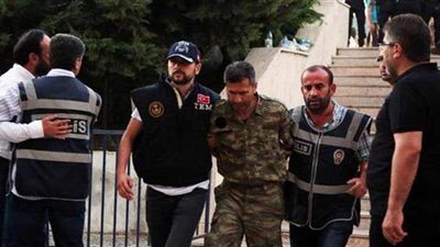 اعتقال 16 عسكريا تركيا.. تعرف على التهمة الموجهة إليهم