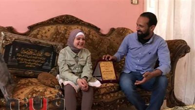 «رقية» معجزة إلقاء الشعر.. حصدت الجائزة الأولى على الجمهورية في الثامنة من عمرها.. أداؤها متميز وجويدة مثلها الأعلى |فيديو