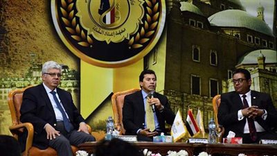 وزير الرياضة يلتقى شباب إعداد القادة بحلوان