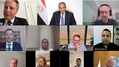 وزير الاتصالات يبحث التعاون التكنولوجي مع شركات دنماركية