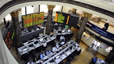 تباين مؤشرات البورصة المصرية بمنتصف تعاملات اليوم