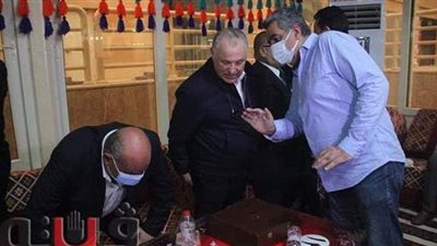 محافظ قنا يكرم 35 طالبا من حفظة القرآن الكريم