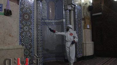 تعقيم مسجد الحسين استعدادا لشهر رمضان | فيديو وصور