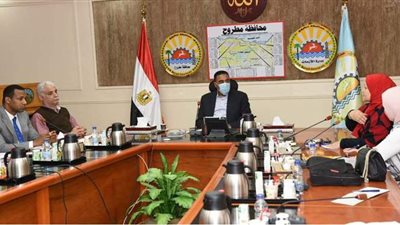 محافظ مطروح يبحث الترويج للمشروعات السياحية | صور