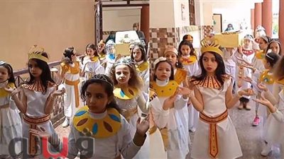 بالزي الفرعوني.. طلاب المدرسة اليابانية يحاكون موكب المومياوات ببني سويف