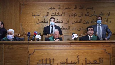 المؤبد لـ«محمود عزت» في «أحداث مكتب الإرشاد»| فيديو وصور