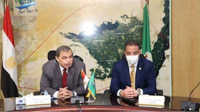 سعفان ومحافظ الفيوم يلتقيان العمالة العائدة من الخارج
