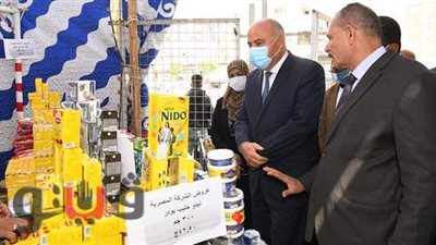 محافظ قنا يفتتح معرضين لـ