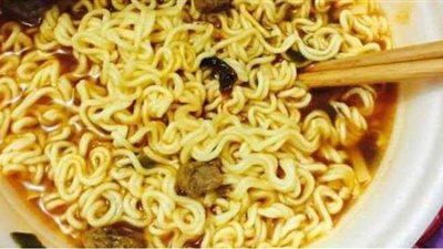 بعد تحذيرات هيئة سلامة الغذاء..أسهل طريقة لـ عمل الإندومي في البيت