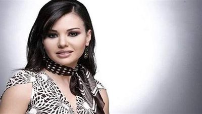 دينا فؤاد تتصدر غلاف مجلة زهرة الخليج