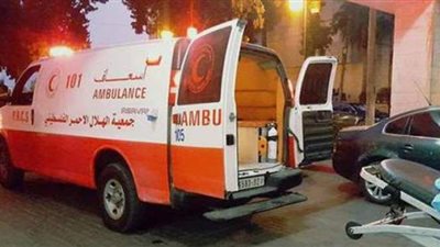 لقطة الموت.. سيارة إسعاف تدهس سيدة في الطريق بطولكرم | فيديو