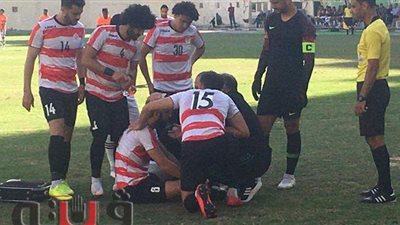 إنقاذ لاعب بلدية المحلة من الموت في مباراة المنصورة | صور
