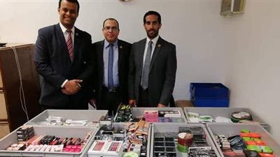 جمارك مطار برج العرب تحبط تهريب كمية من مستخضرات التجميل