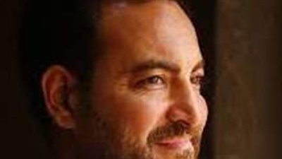 المطرب سعيد فارس يهدي أغنية 