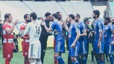 التلفزيون التونسي يوقف معلق الخمرة.. ونجله: فيها إيه لما يشرب