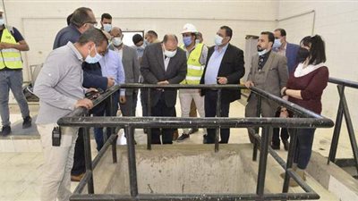 محافظ أسيوط يتفقد محطة الصرف الصحي بمنفلوط