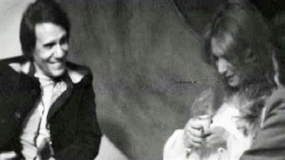 نيللي تكشف رد فعل عبد الحليم حافظ عندما قرأت له الفنجان | فيديو