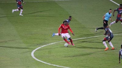 الأهلي يتقدم على سيمبا التنزاني بهدف دون رد في الشوط الأول