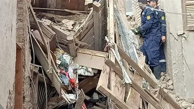 قرار عاجل من محافظ أسيوط بعد انهيار منزلين بحي غرب المدينة | صور