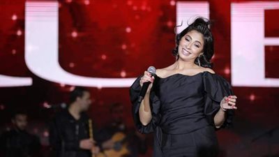 روبي تشعل حفلا غنائيا بمدينتي بالرقص على أغنية 