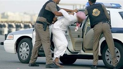 بسبب مواقيت الصلاة والإقامة.. سعودي يقتل مؤذنا ومصليا داخل مسجد بتبوك