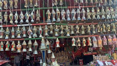 رواج يتحدى كورونا.. أسواق الدقهلية تنتعش بالفوانيس | فيديو وصور