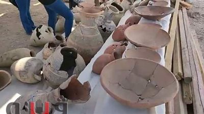 20 صورة ترصد العثور على فخار صعيدي من مقتنيات 