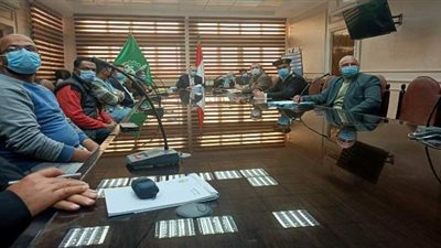 محافظ القليوبية يناقش مقترح تطوير وتجميل ميداني بنها وقليوب