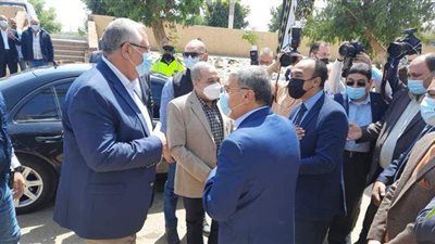 وزيرا الزراعة والإنتاج الحربي يتفقدان مجمع ألبان أبو قرقاص | صور