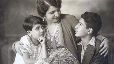 روز اليوسف.. 63 عاما على رحيل سارة برنار الشرق