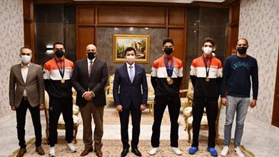 وزير الرياضة يكرم أبطال مصر ببطولة العالم للسلاح