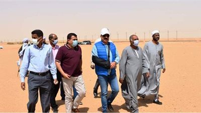 محافظ أسوان يتفقد قرى غرب النيل ويوجه بالإسراع في تنفيذ المشروعات | صور