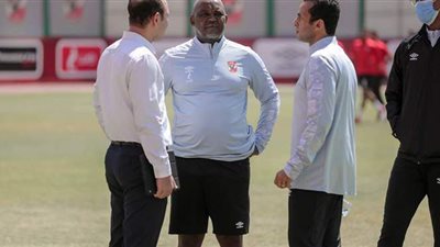 موسيماني يعقد جلسة مع طبيب الأهلي للاطمئنان على المصابين