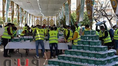بمشاركة ٤٠٠ متطوع.. تعبئة ٥ آلاف كرتونة ضمن حملة إفطار صائم بالإسماعيلية