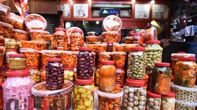 مخللات رمضان.. فن وصناعة سلطان الأكل | فيديو وصور