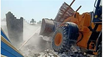 حملة على مخالفى شروط الترخيص والتعدي على خط التنظيم بالأقصر